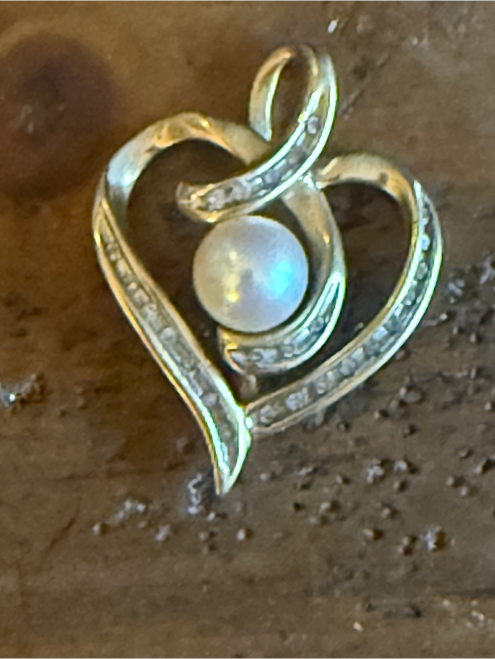 Beautiful 14kt Solid Yellow Gold Open Heart Diamond & Pearl Charm Pendant 3.91 G